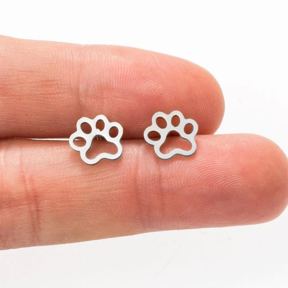 🐾 Hallow Paw Print Earrings - Picture 4 of 4